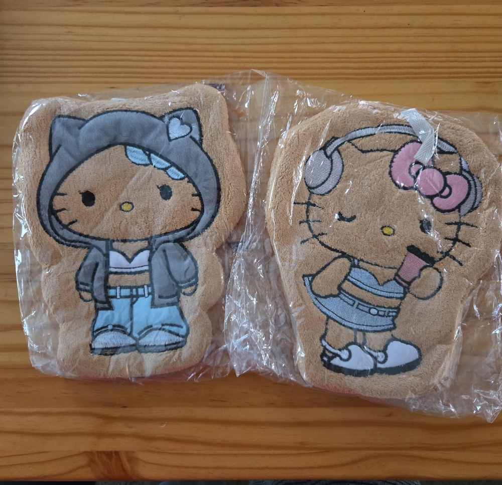Set Of 2 HK Hand Towels